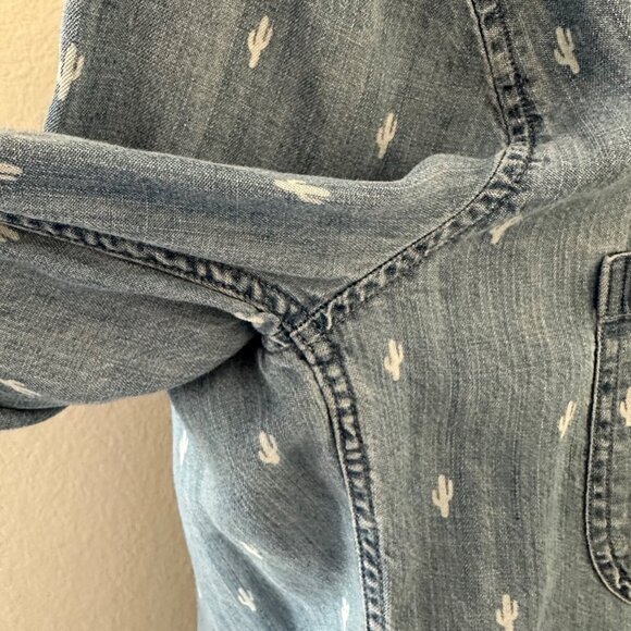 Rails Carter Denim Cactus Graphic Print Button Up Shirttail Hem Long Sleeve Line - Picture 5 of 11